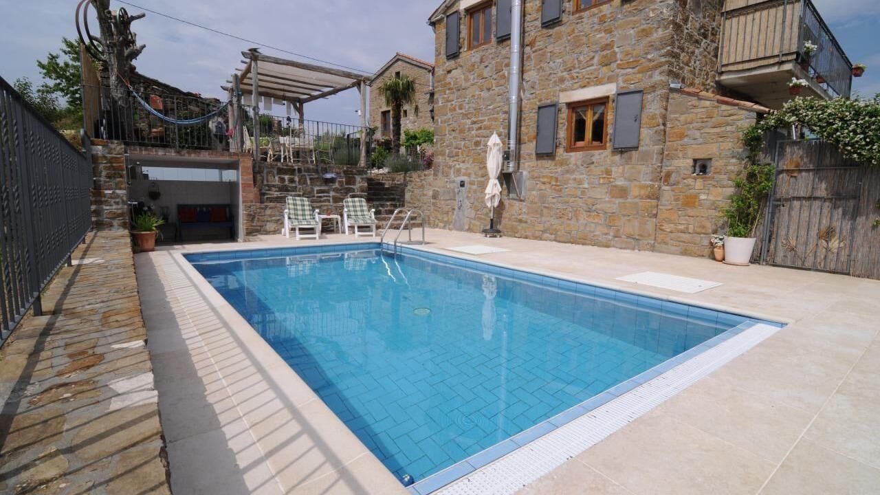 Photo of Outdoor in Bric