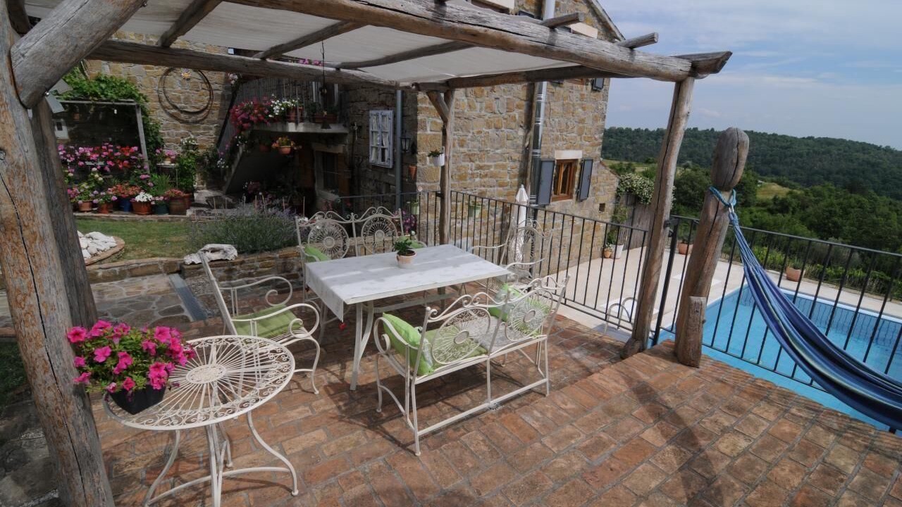 Photo of Outdoor in Bric