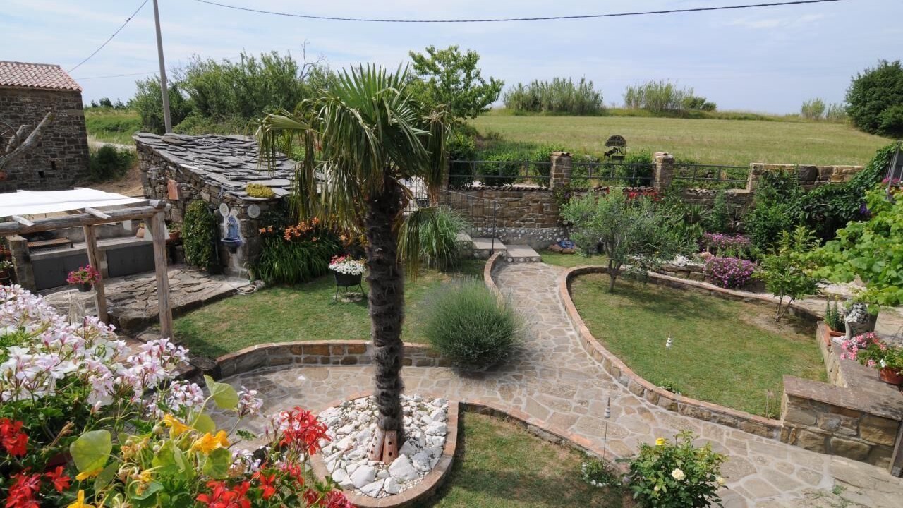 Photo of Outdoor in Bric