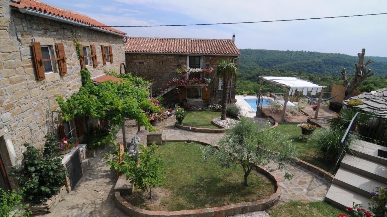 Photo of Outdoor in Bric