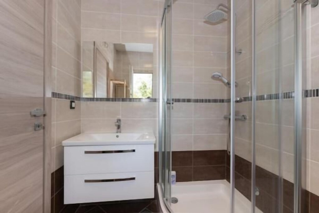 Photo of Bathroom in Topid