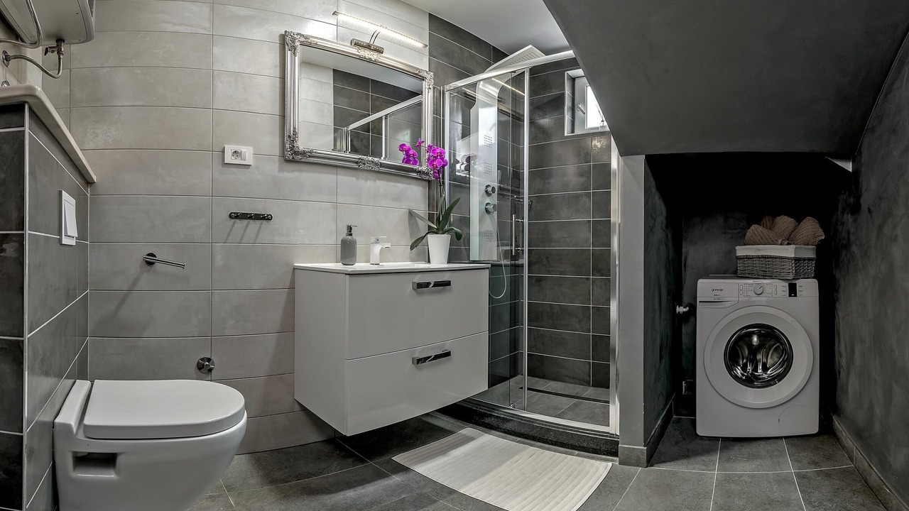 Photo of Bathroom in Srinjine