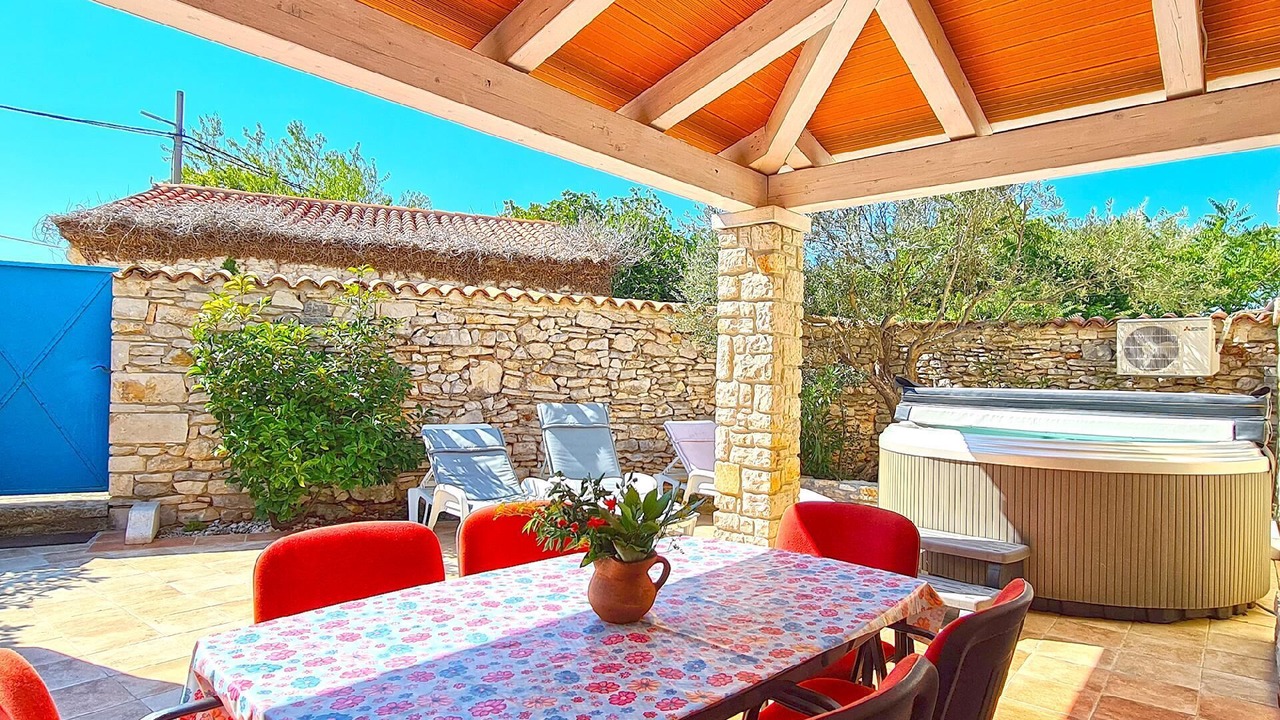Photo of Outdoor in Kavran