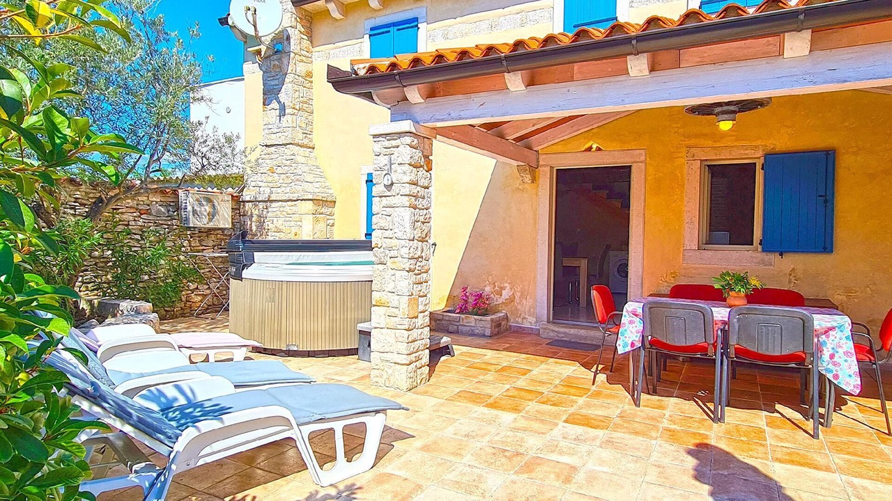 Photo of Outdoor in Kavran