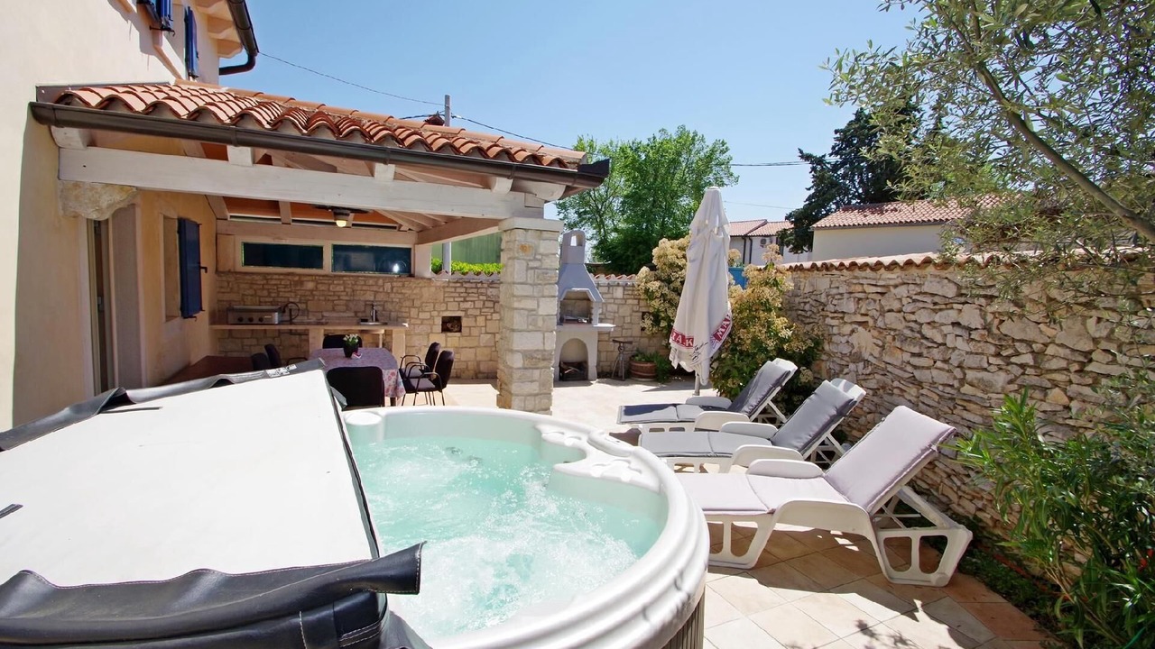 Photo of Outdoor in Kavran