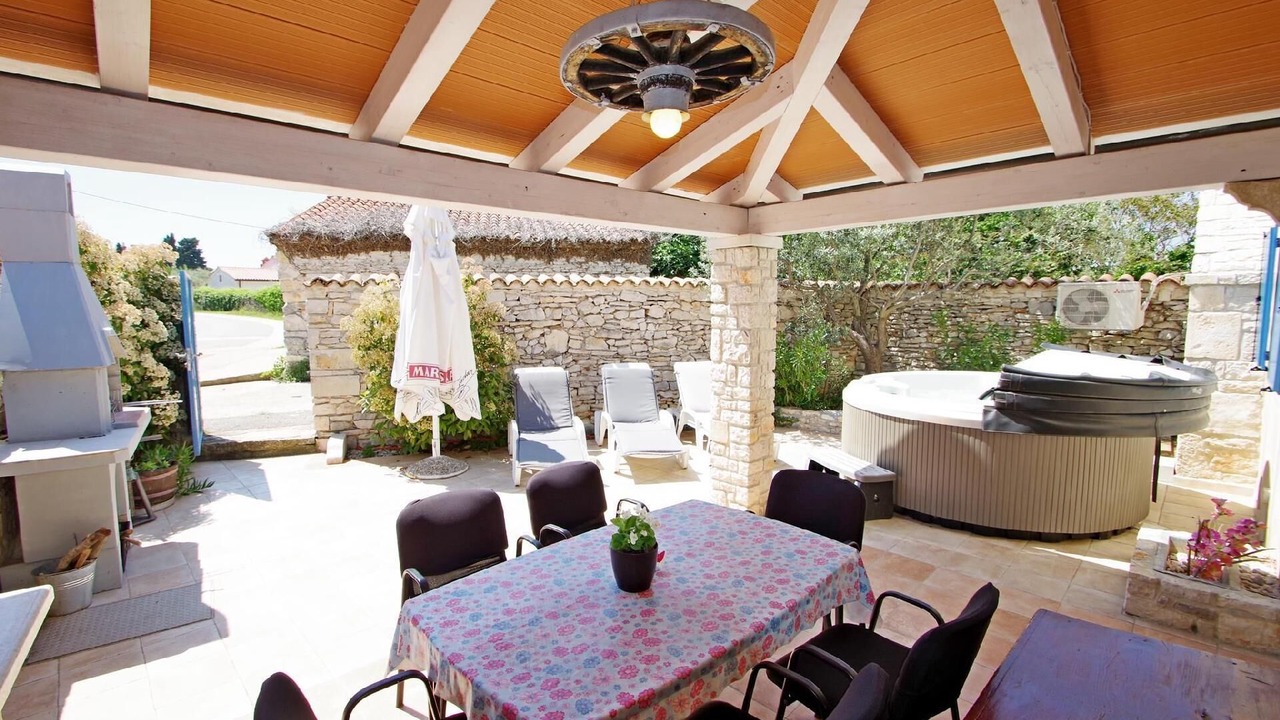 Photo of Outdoor in Kavran
