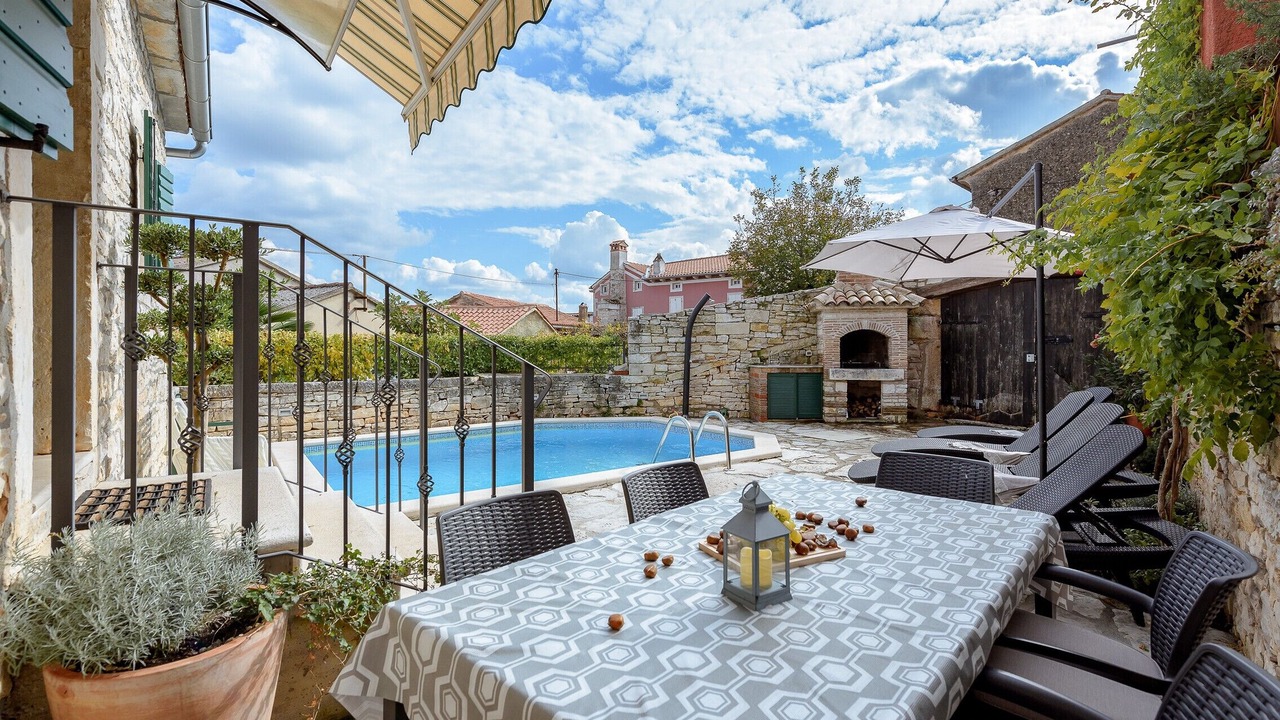 Photo of Outdoor in Tinjan