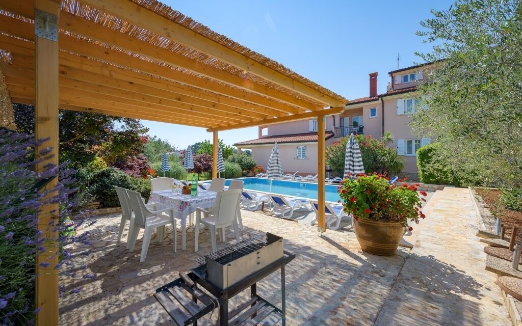 Photo of Outdoor in Basanija