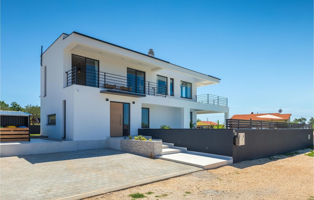 Photo of Buildings in Galizana