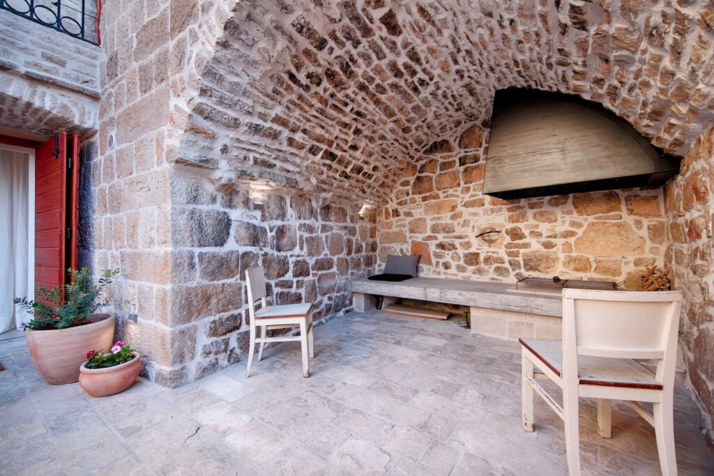 Photo of Others in Vis