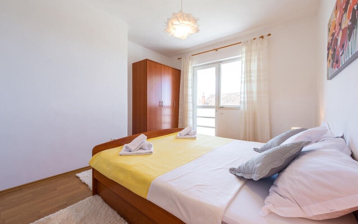 Photo of Bedroom in Pile
