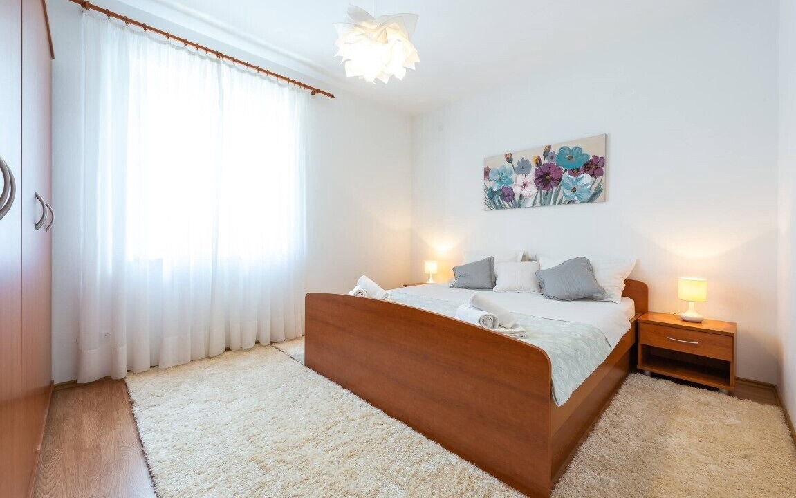 Photo of Bedroom in Pile