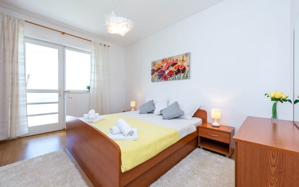 Photo of Bedroom in Pile
