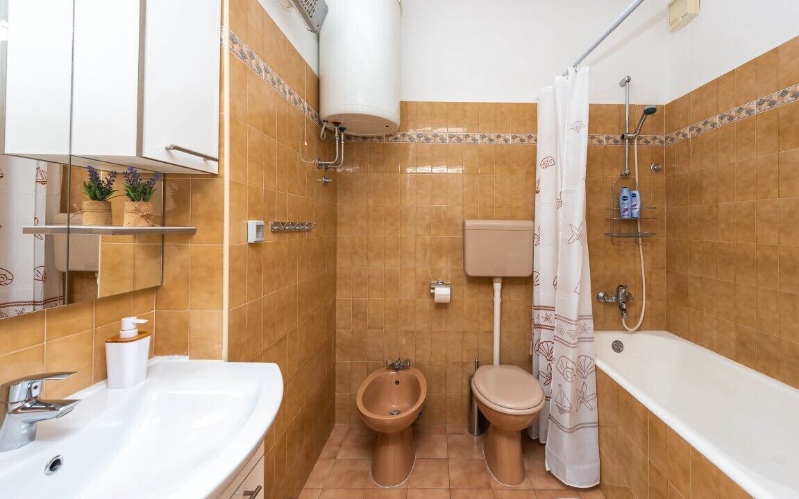 Photo of Bathroom in Pile