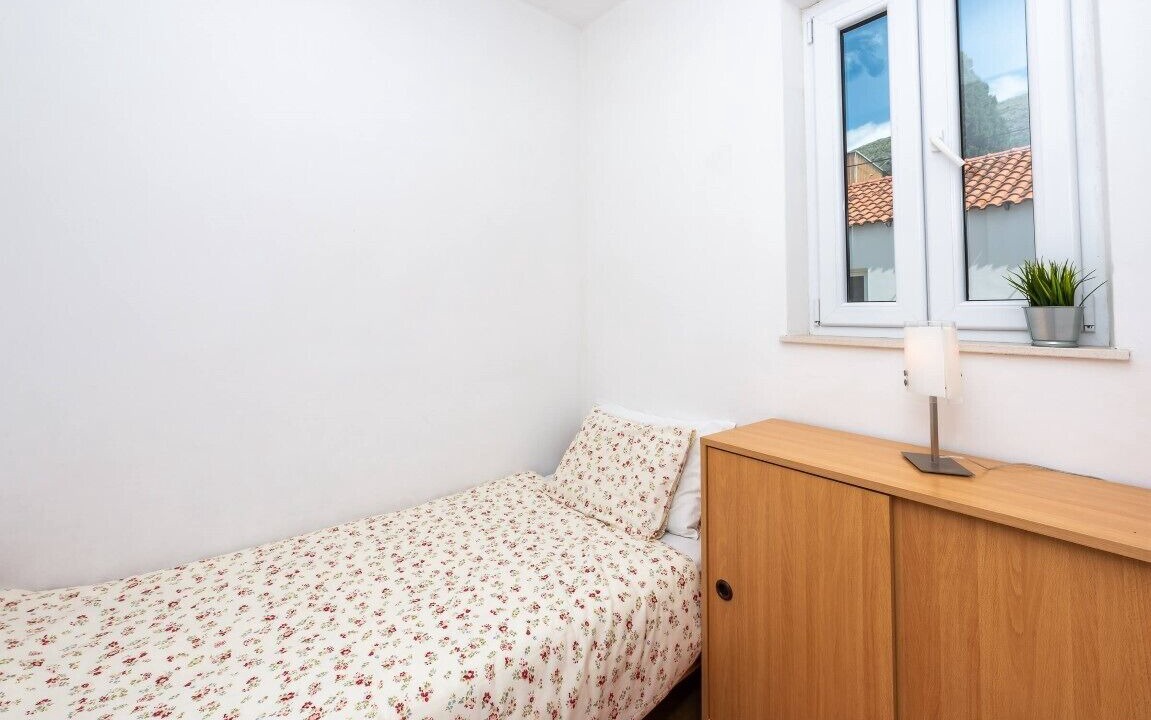 Photo of Bedroom in Pile