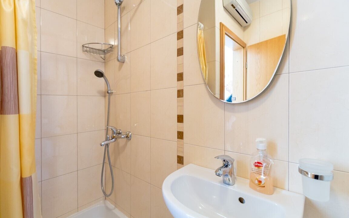 Photo of Bathroom in Pile
