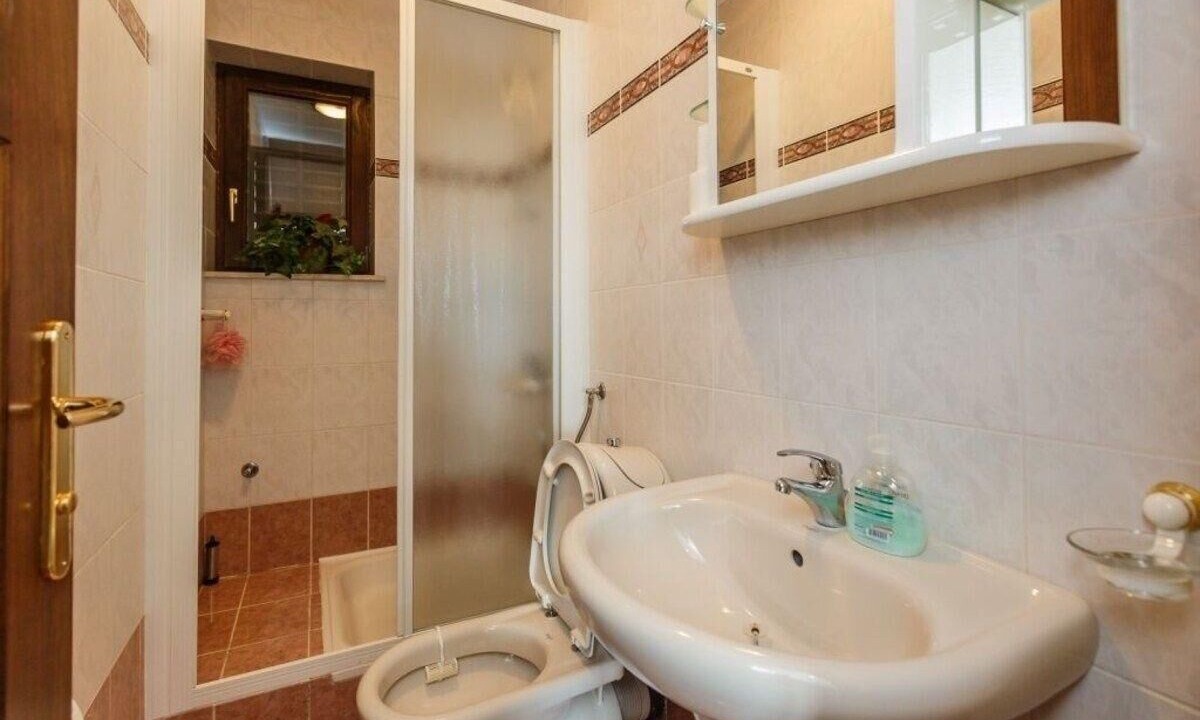 Photo of Bathroom in Duce