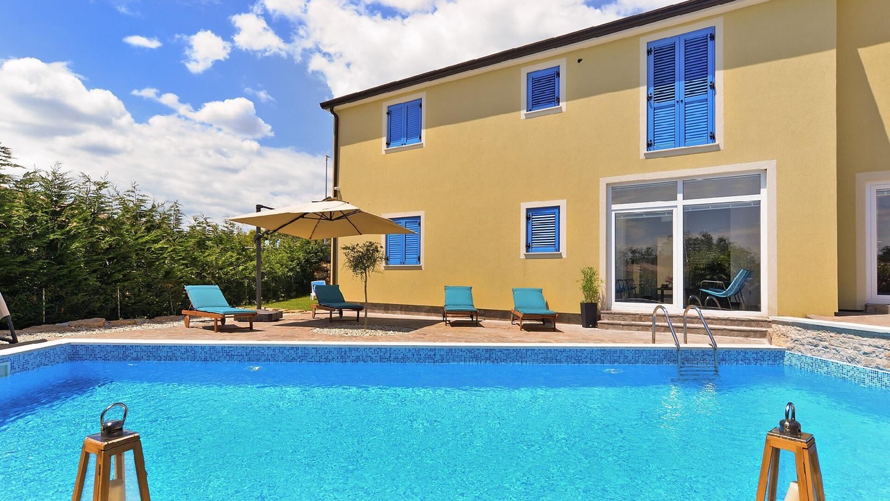 Photo of Outdoor in Muzini