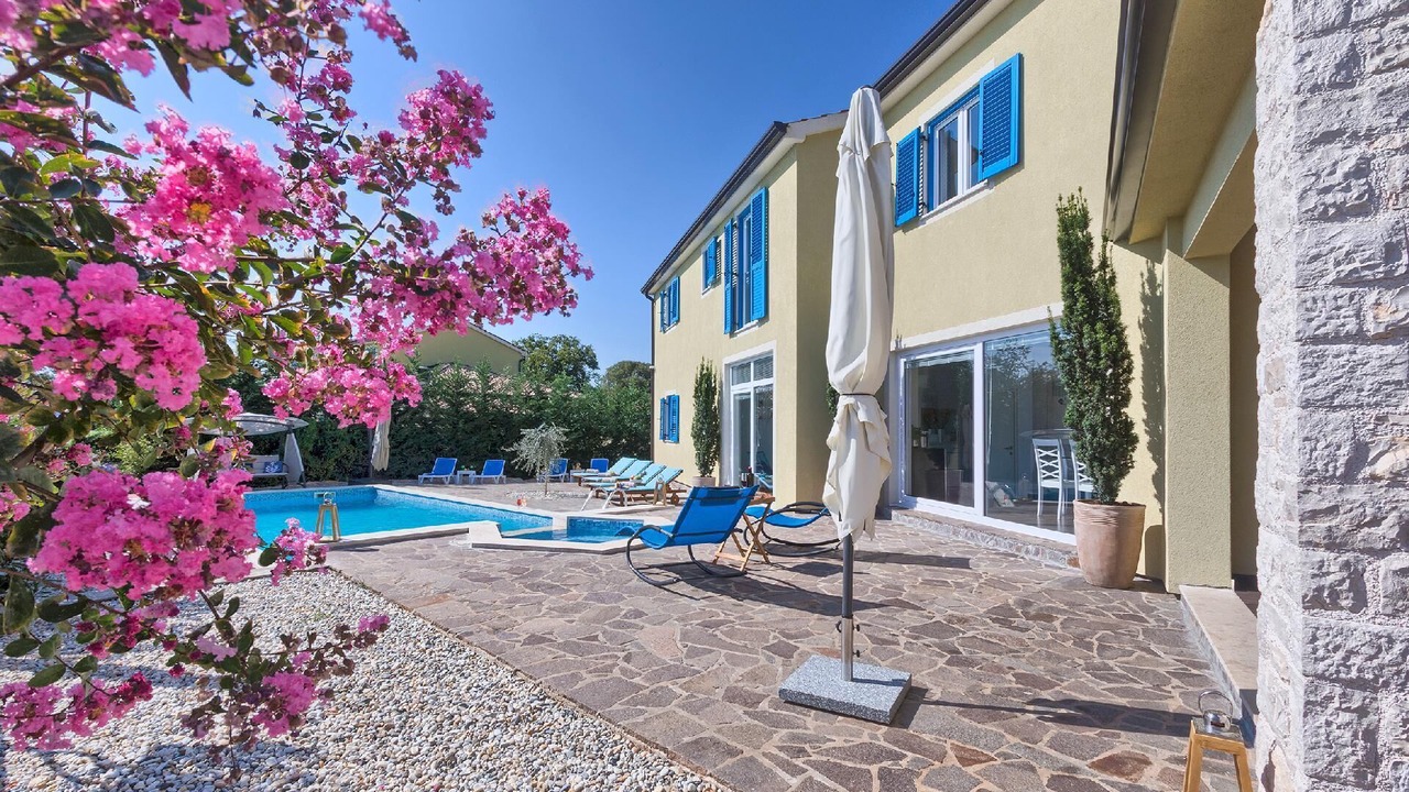 Photo of Outdoor in Muzini