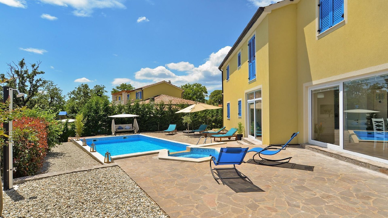 Photo of Outdoor in Muzini