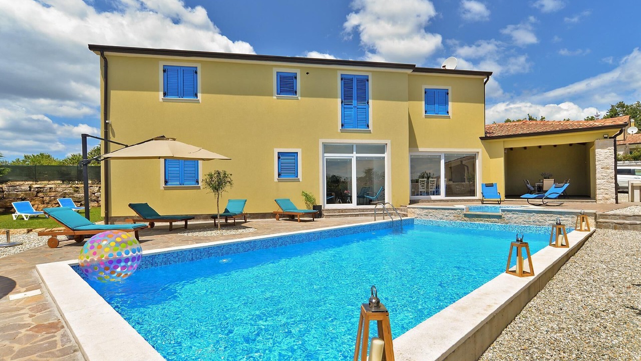 Photo of Outdoor in Muzini