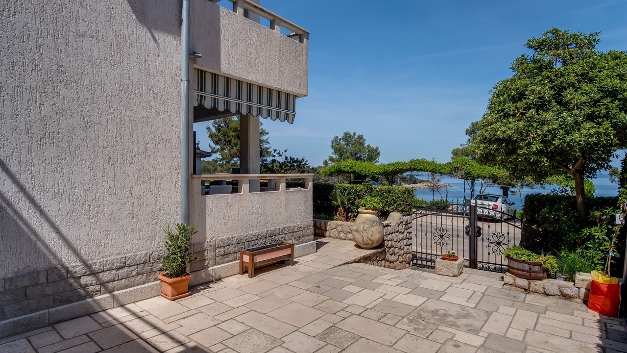 Photo of Outdoor in Cove Murtar