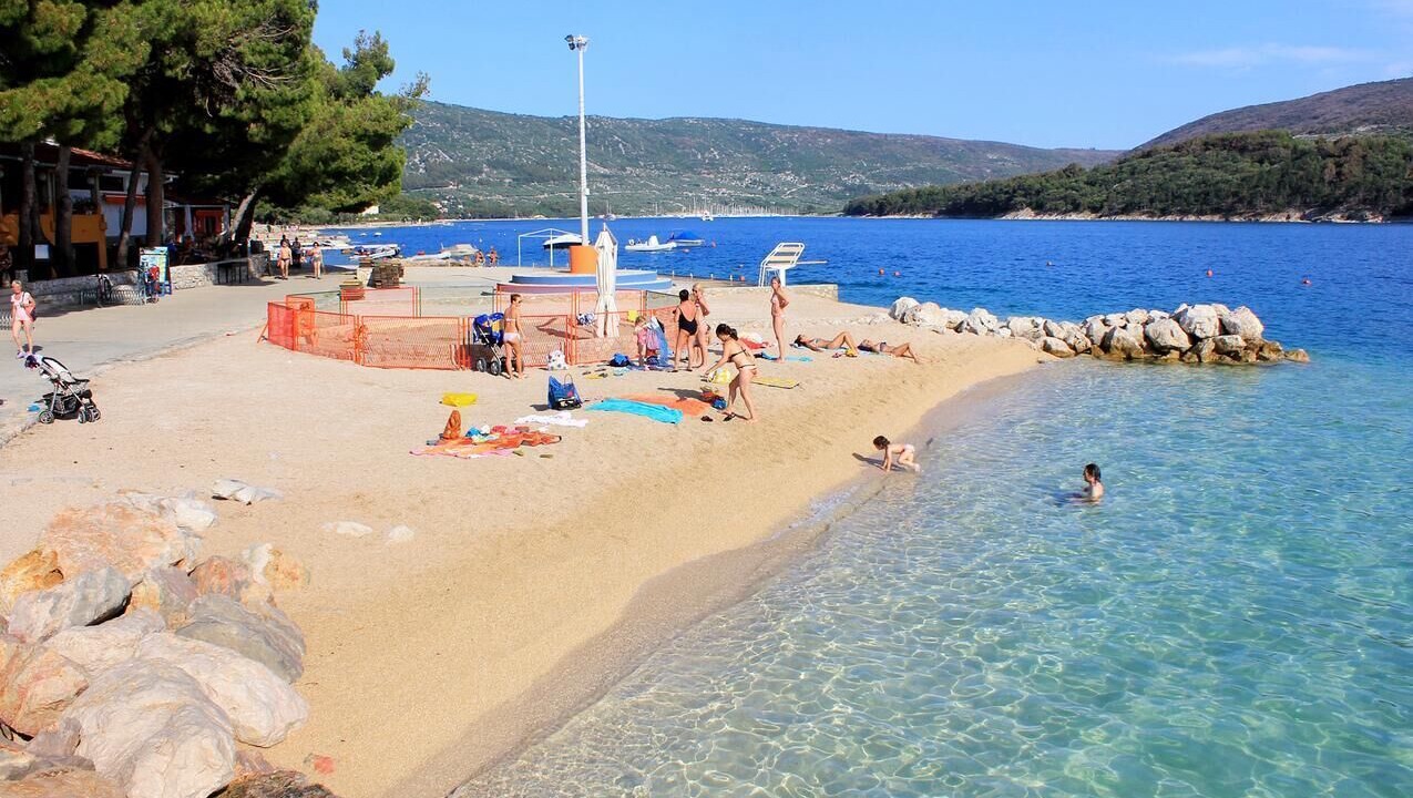 Photo of Others in Cres