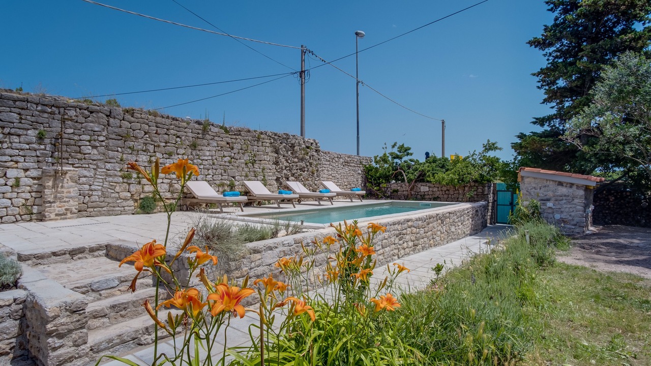 Photo of Outdoor in Osor