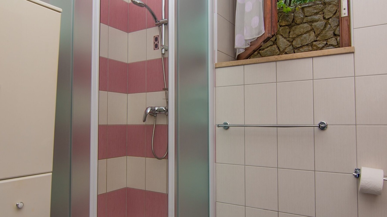 Photo of Bathroom in Cove Murtar