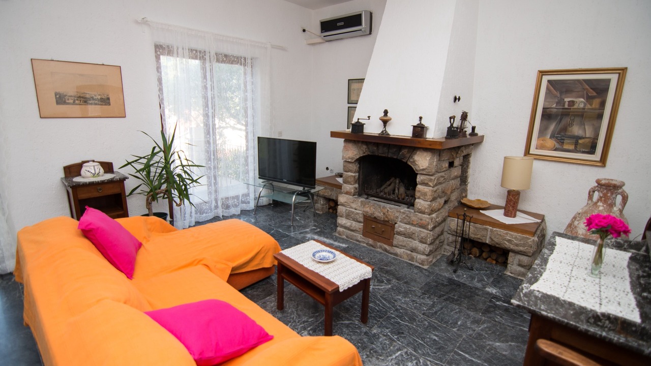 Photo of Livingroom in Cove Murtar