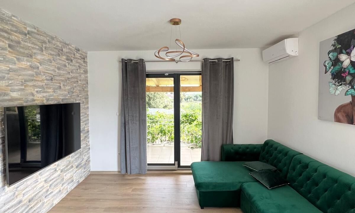 Photo of Livingroom in Sreser