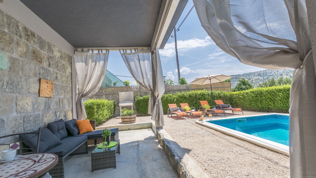 Photo of Patio Balcony in Srinjine