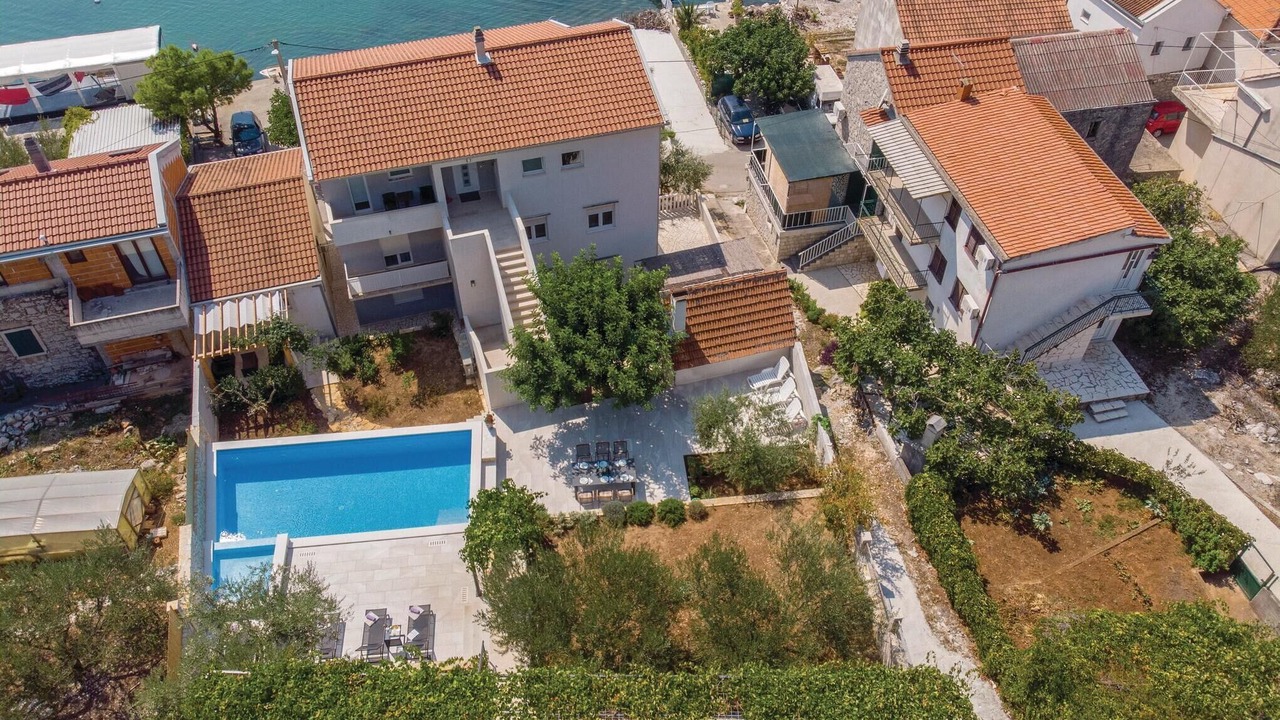 Photo of Outdoor in Blace