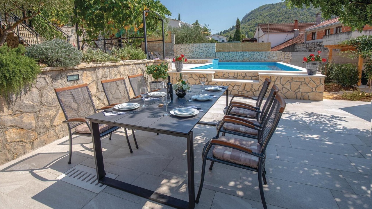 Photo of Outdoor in Blace