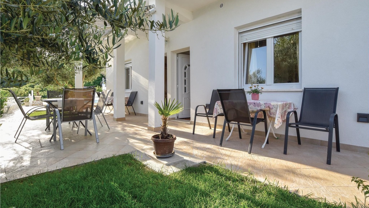 Photo of Outdoor in Mimice