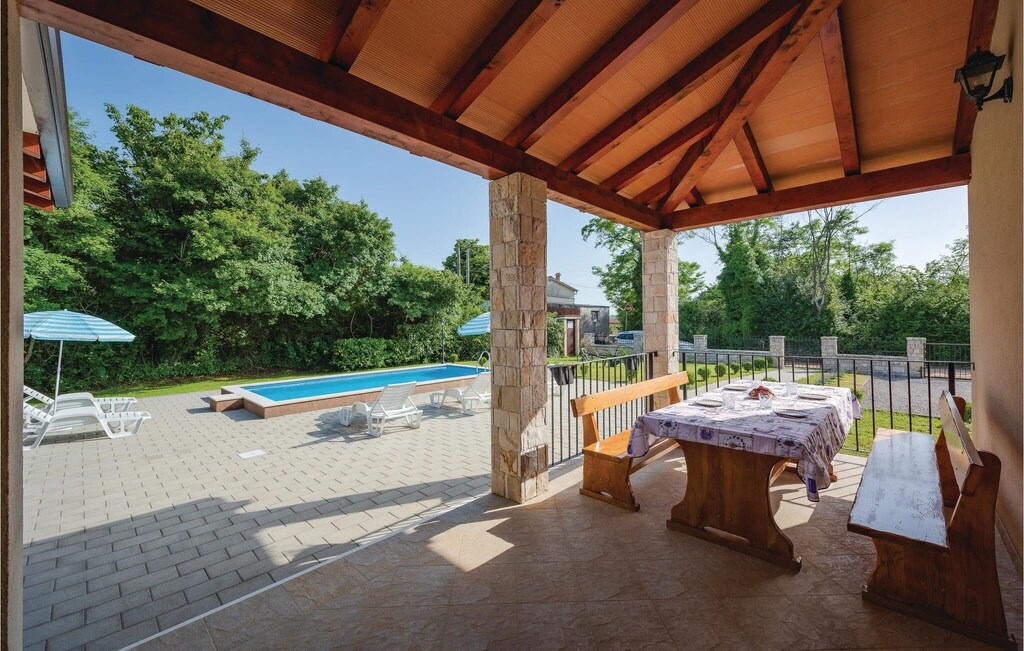 Photo of Patio Balcony in Topid