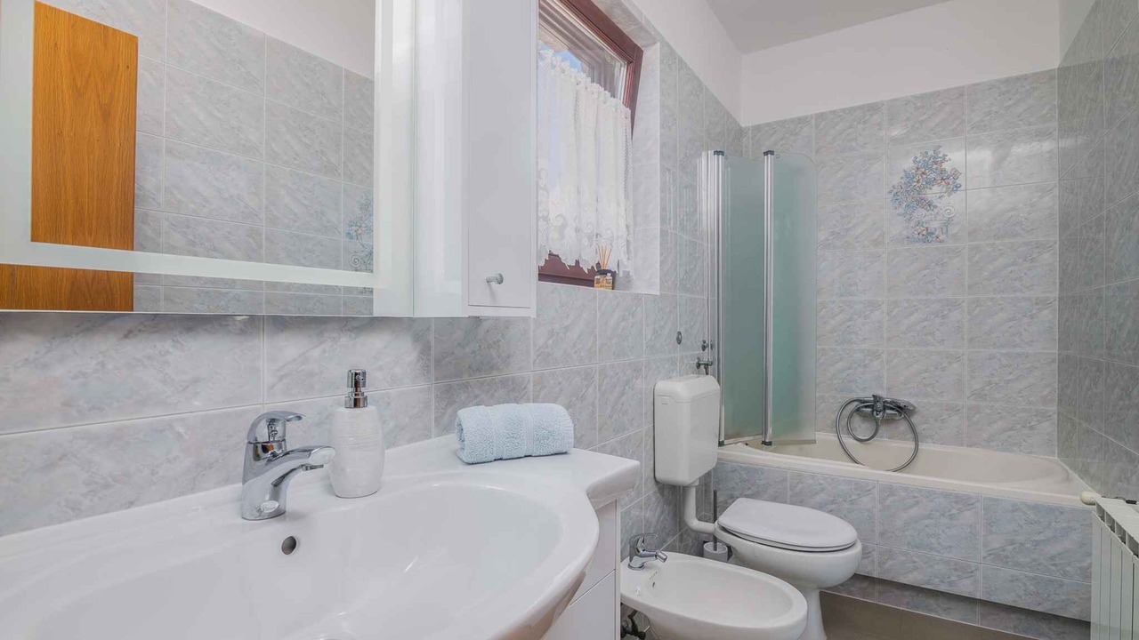 Photo of Bathroom in Porat