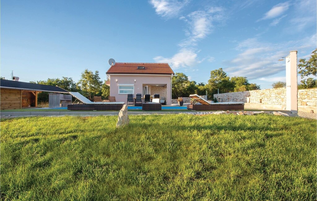 Photo of Buildings in Galizana
