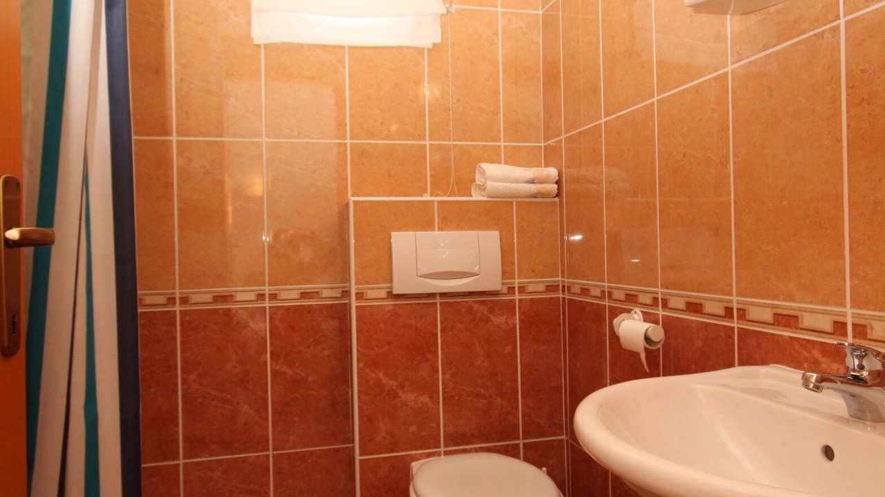 Photo of Bathroom in Duce