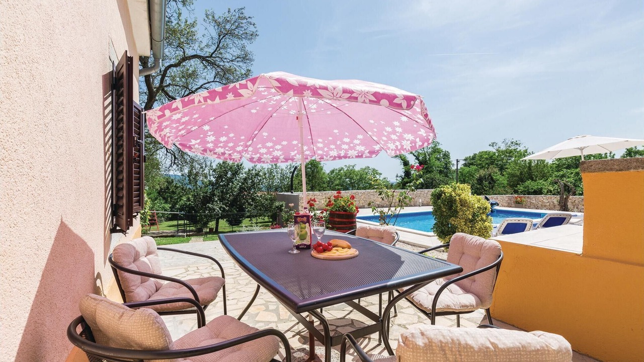 Photo of Patio Balcony in Topid