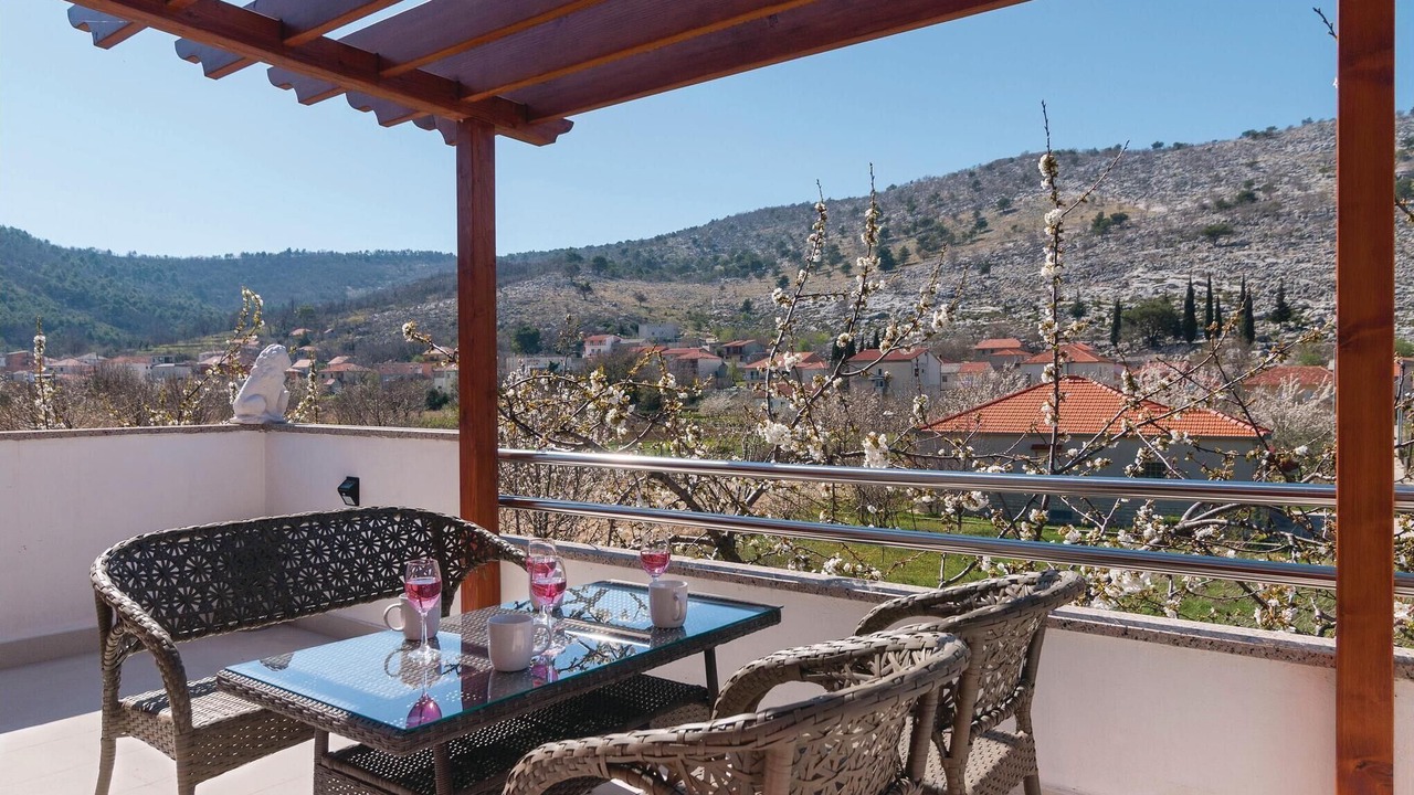 Photo of Patio Balcony in Srinjine