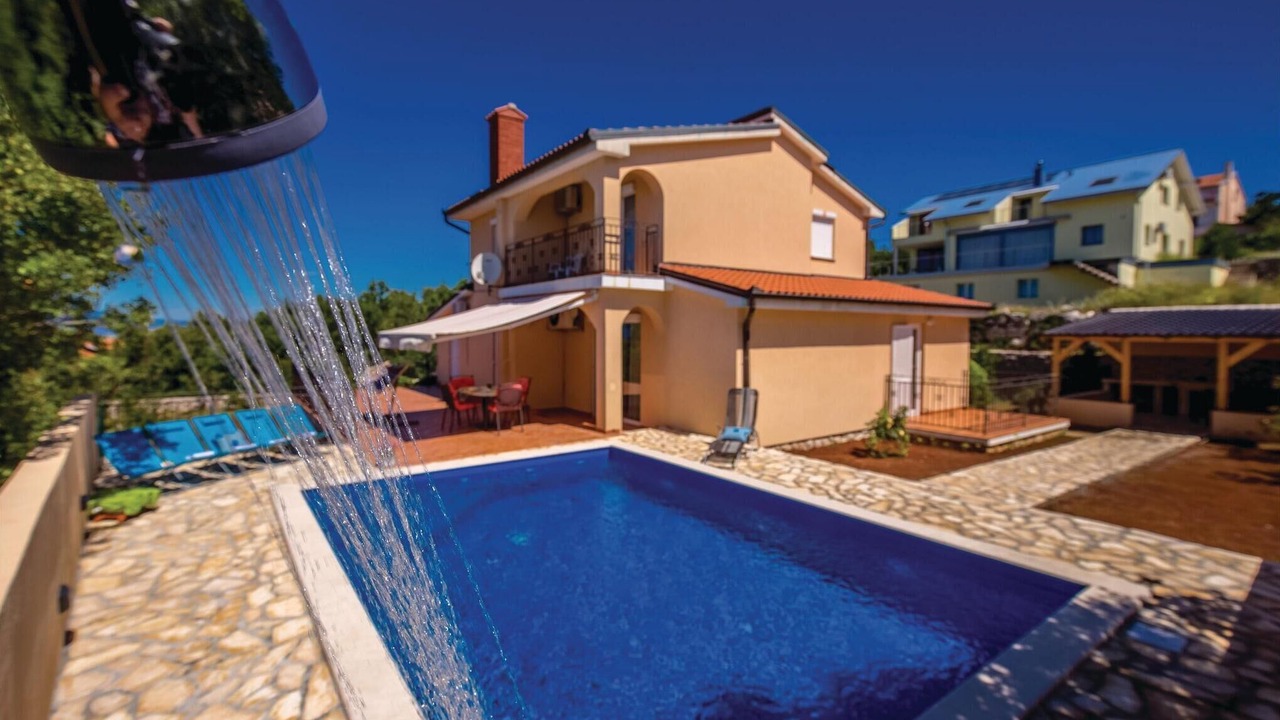 Photo of Outdoor in Smrika