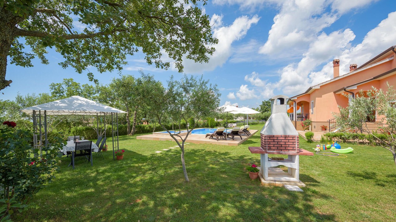 Photo of Outdoor in Tinjan