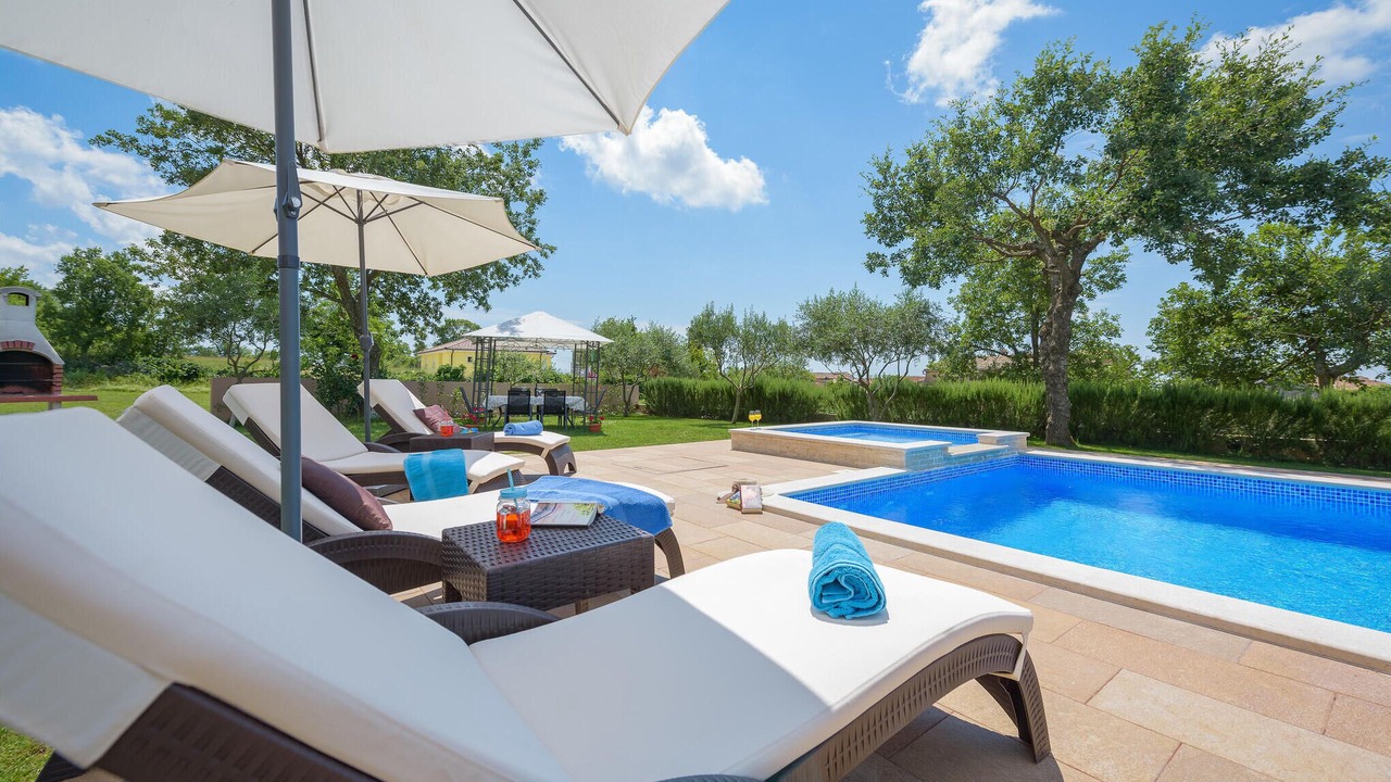 Photo of Outdoor in Tinjan