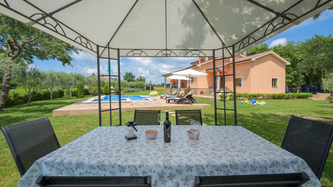 Photo of Outdoor in Tinjan