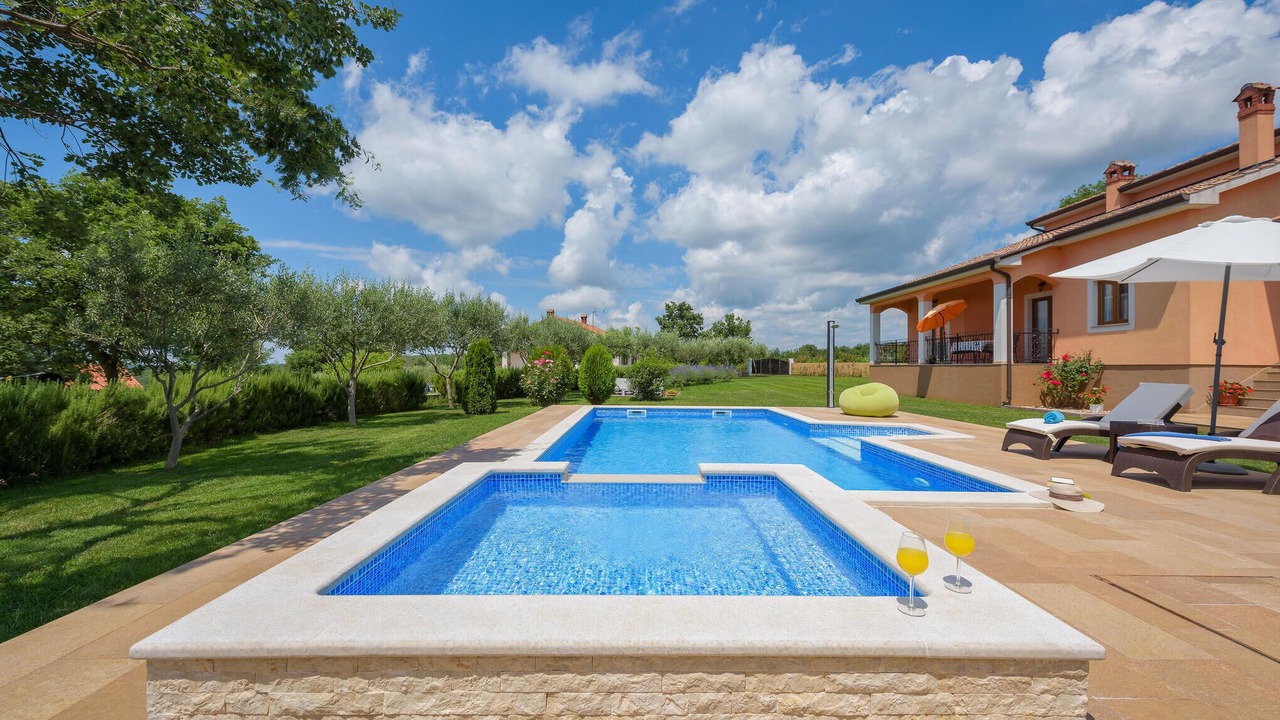 Photo of Outdoor in Tinjan