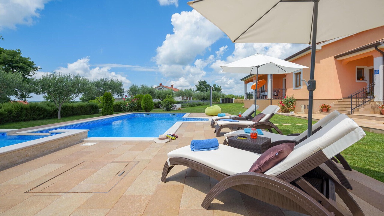 Photo of Outdoor in Tinjan