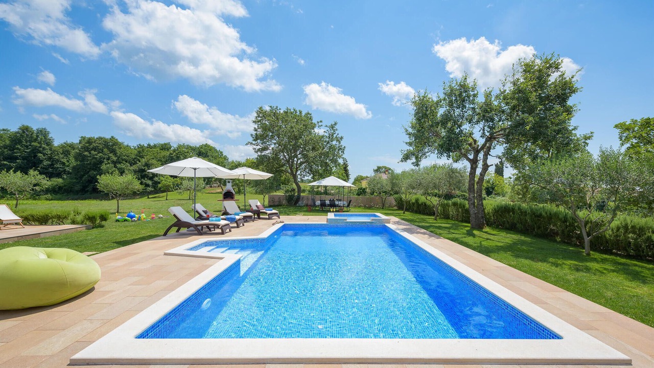 Photo of Outdoor in Tinjan