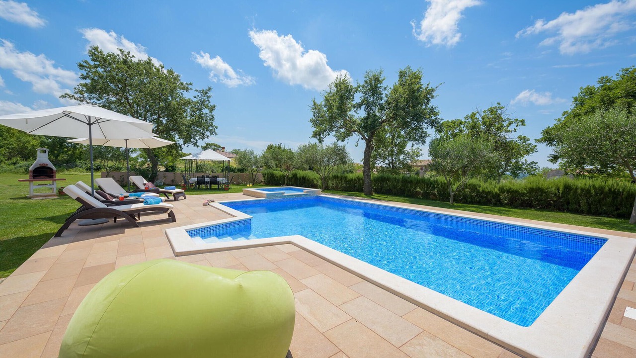 Photo of Outdoor in Tinjan