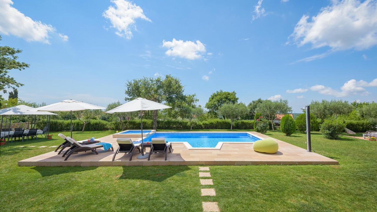 Photo of Outdoor in Tinjan